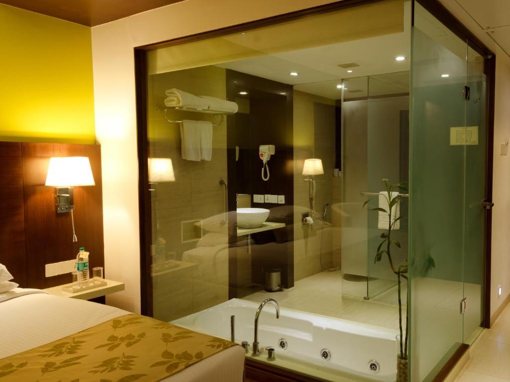 Ramee Grand And Spa, Hotel