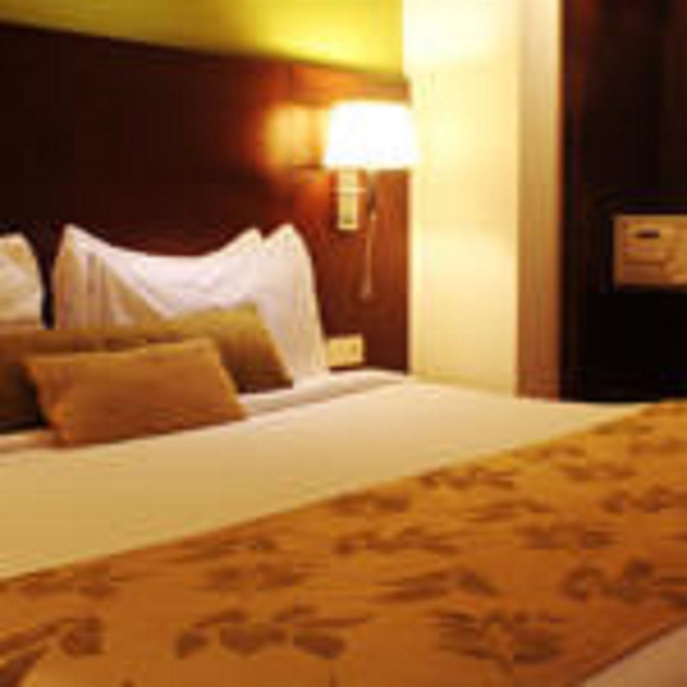 Ramee Grand And Spa, 4* Pune